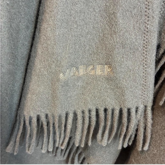 Vintage Jaeger Chocolate Brown 100% Lambswool Fringe Shawl Poncho, One Size - Picture 2 of 6